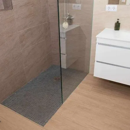 Moderna Casa De 3 Con Hermosas Vistas *
