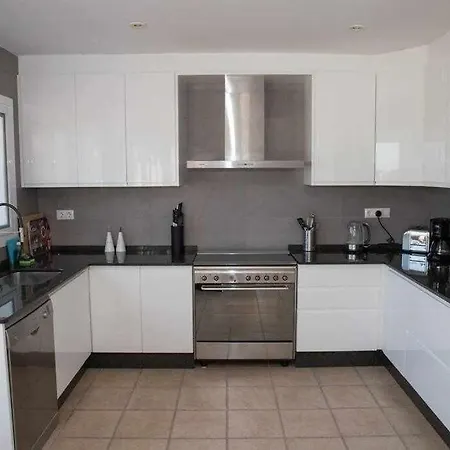 Moderna Casa De 3 Con Hermosas Vistas *